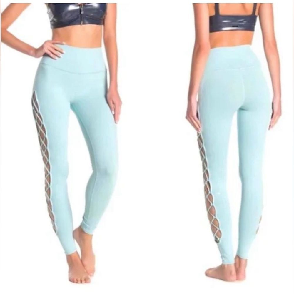Alo Yoga High Rise Interlace Legging in Cloud light blue. Small